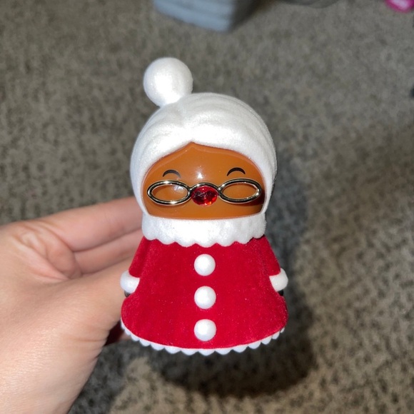 Santa and Mrs.Claus Wallflower Plugs (3) - Picture 2 of 8